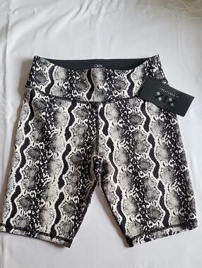 CXIX  Gecko Grip Apparel Black & White Snake Print Women’s Shorts Size M